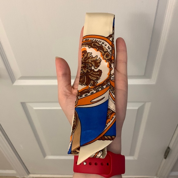 Patterned Twilly - Picture 4 of 17